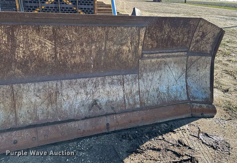 image for item DQ7391 1993 John Deere 850B  dozer