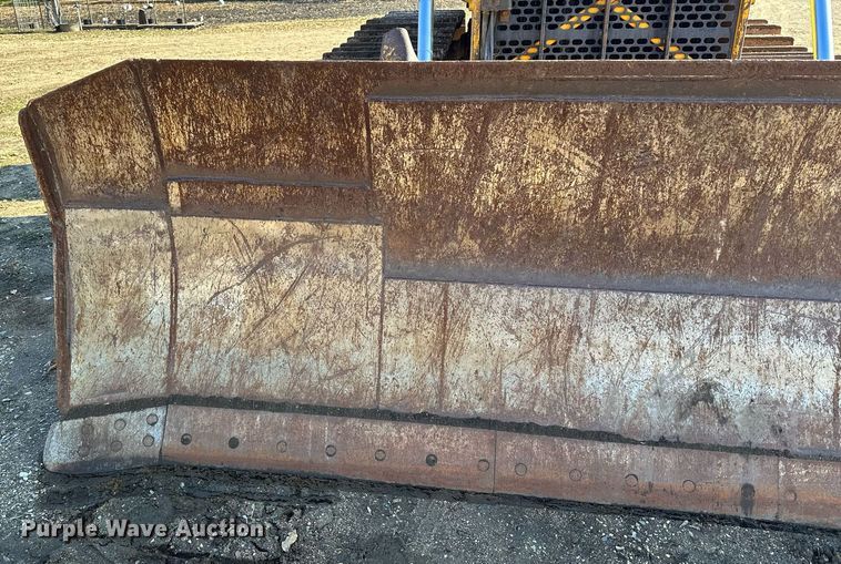 image for item DQ7391 1993 John Deere 850B  dozer