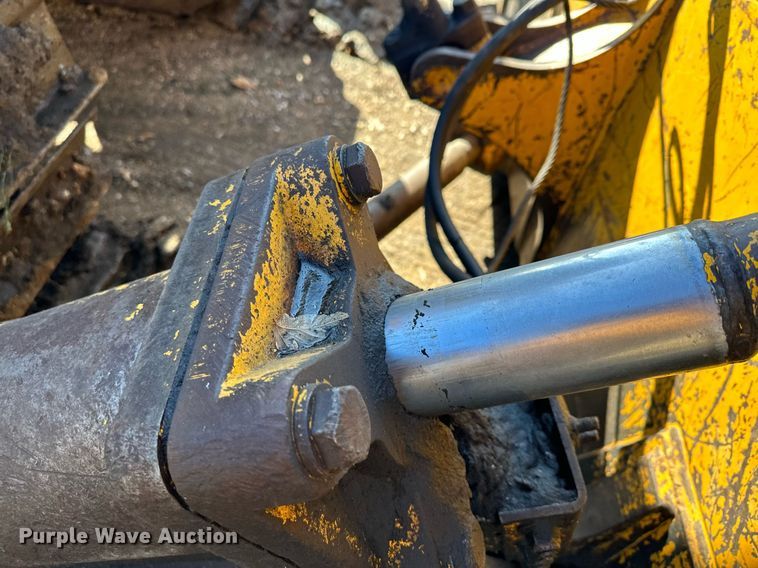 image for item DQ7391 1993 John Deere 850B  dozer