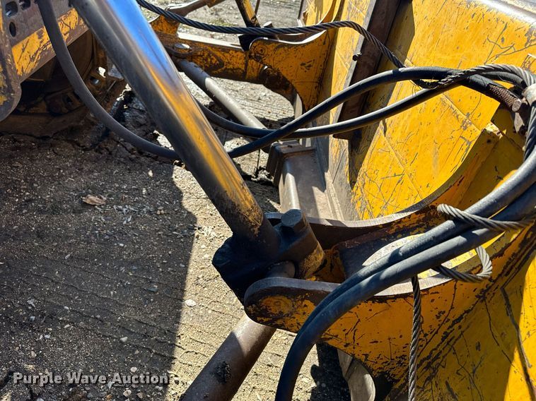 image for item DQ7391 1993 John Deere 850B  dozer