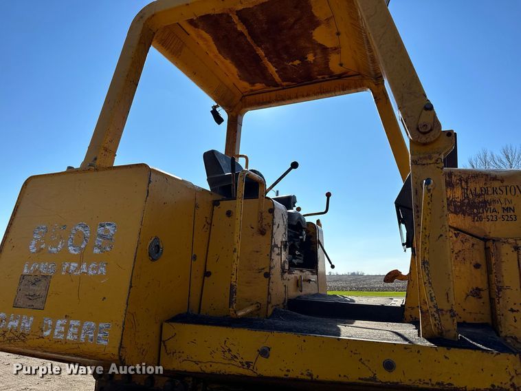 image for item DQ7391 1993 John Deere 850B  dozer