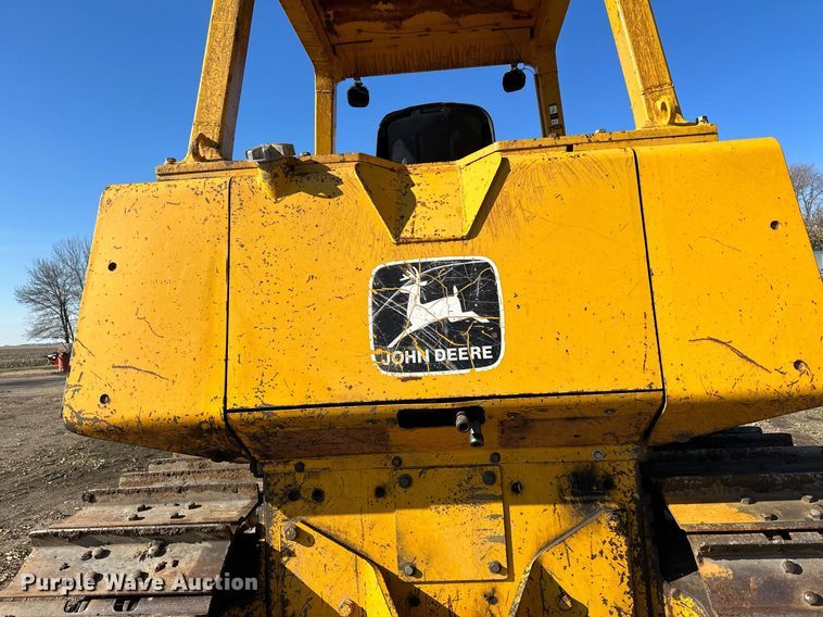image for item DQ7391 1993 John Deere 850B  dozer