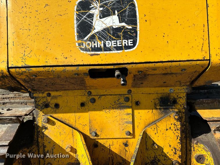 image for item DQ7391 1993 John Deere 850B  dozer