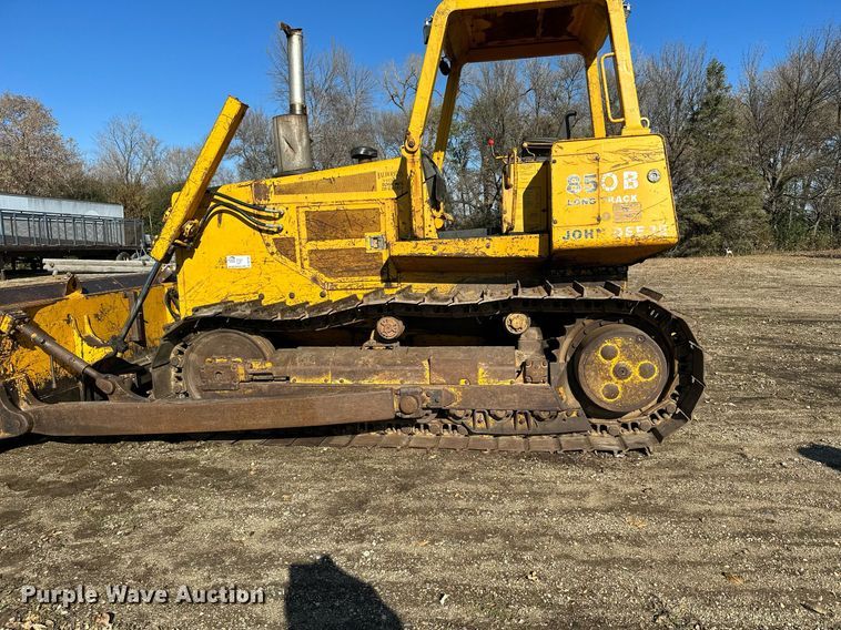 image for item DQ7391 1993 John Deere 850B  dozer