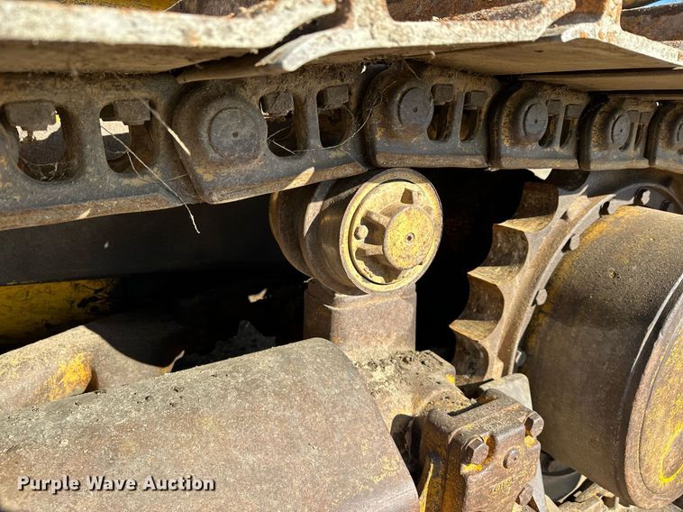 image for item DQ7391 1993 John Deere 850B  dozer