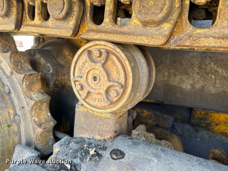 image for item DQ7391 1993 John Deere 850B  dozer