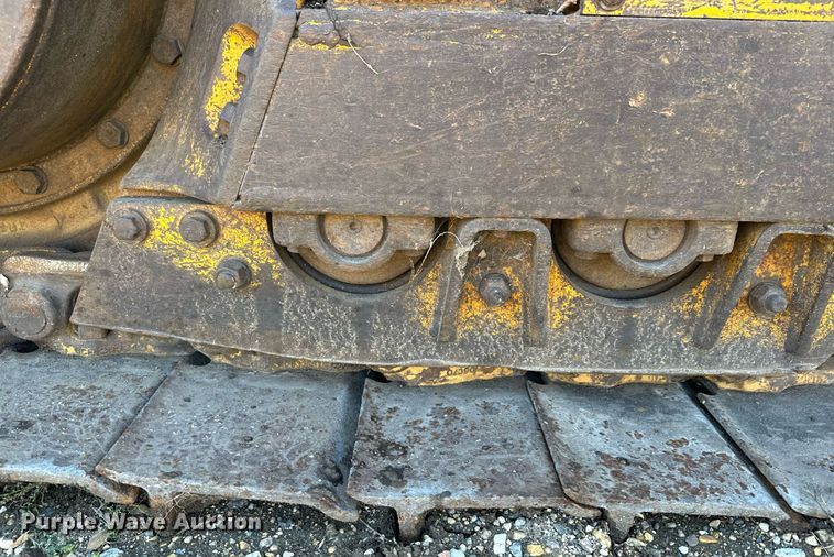 image for item DQ7391 1993 John Deere 850B  dozer