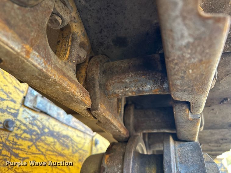 image for item DQ7391 1993 John Deere 850B  dozer