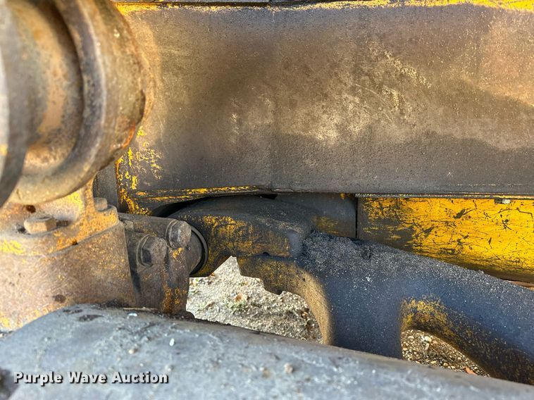 image for item DQ7391 1993 John Deere 850B  dozer