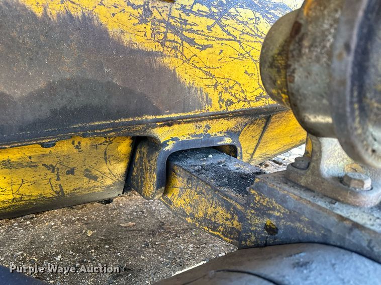 image for item DQ7391 1993 John Deere 850B  dozer