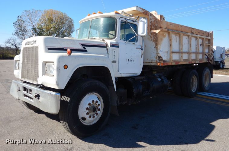 image for item DR5814 1988 Mack  dump truck