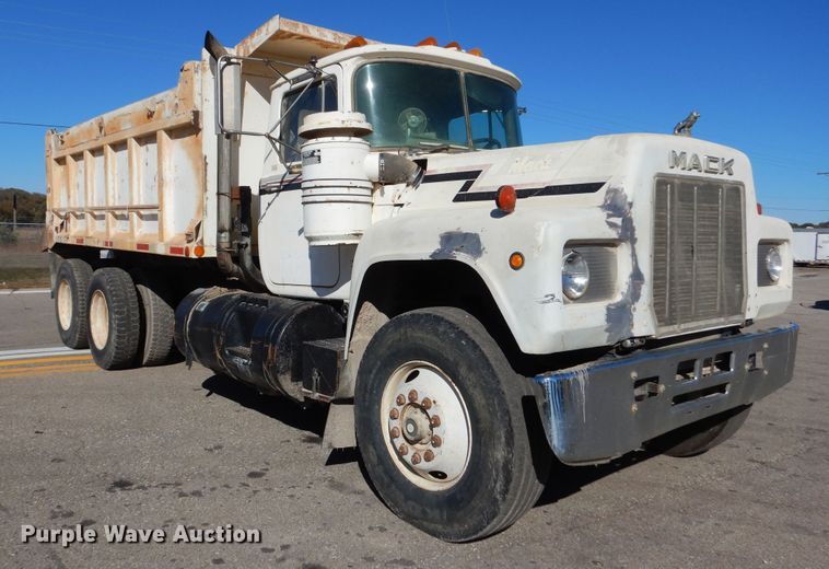 image for item DR5814 1988 Mack  dump truck