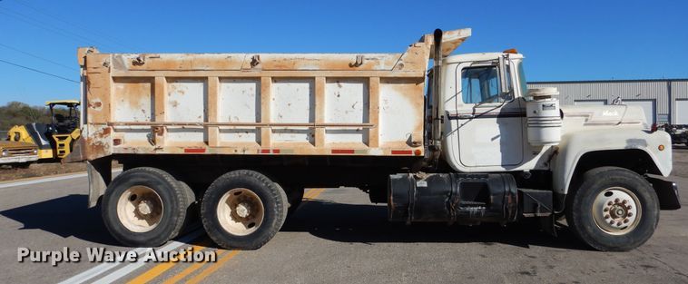 image for item DR5814 1988 Mack  dump truck