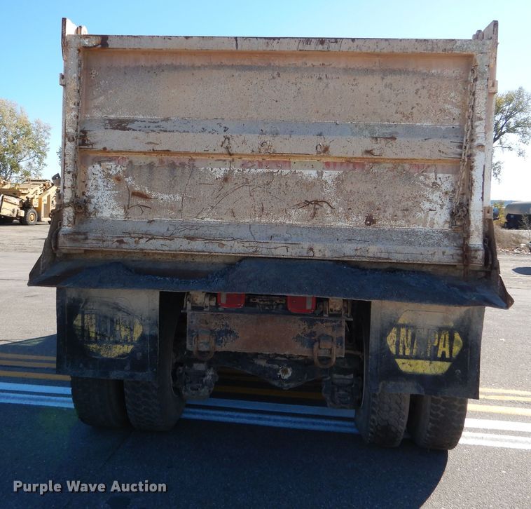 image for item DR5814 1988 Mack  dump truck