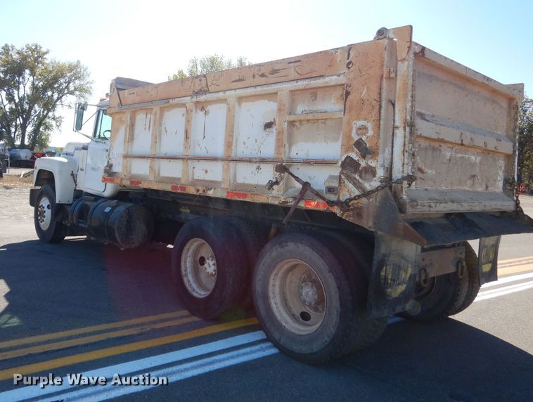 image for item DR5814 1988 Mack  dump truck