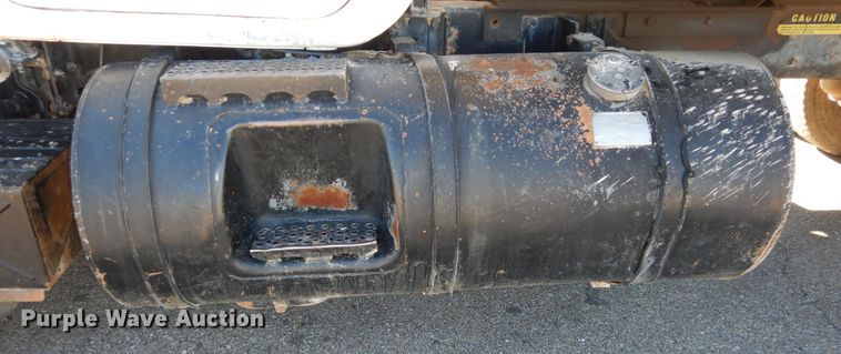 image for item DR5814 1988 Mack  dump truck