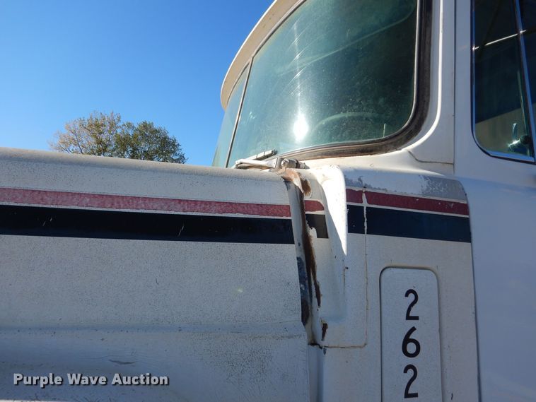 image for item DR5814 1988 Mack  dump truck