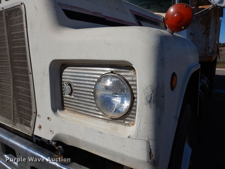 image for item DR5814 1988 Mack  dump truck