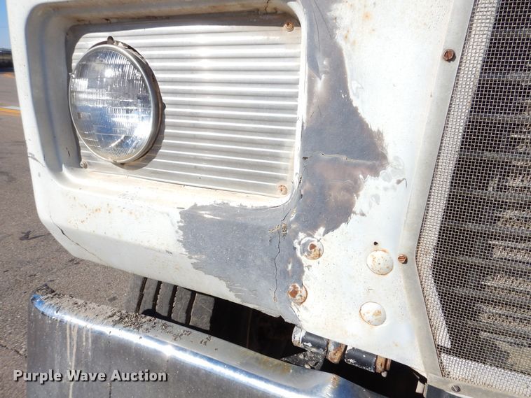 image for item DR5814 1988 Mack  dump truck