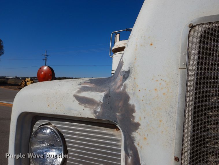 image for item DR5814 1988 Mack  dump truck