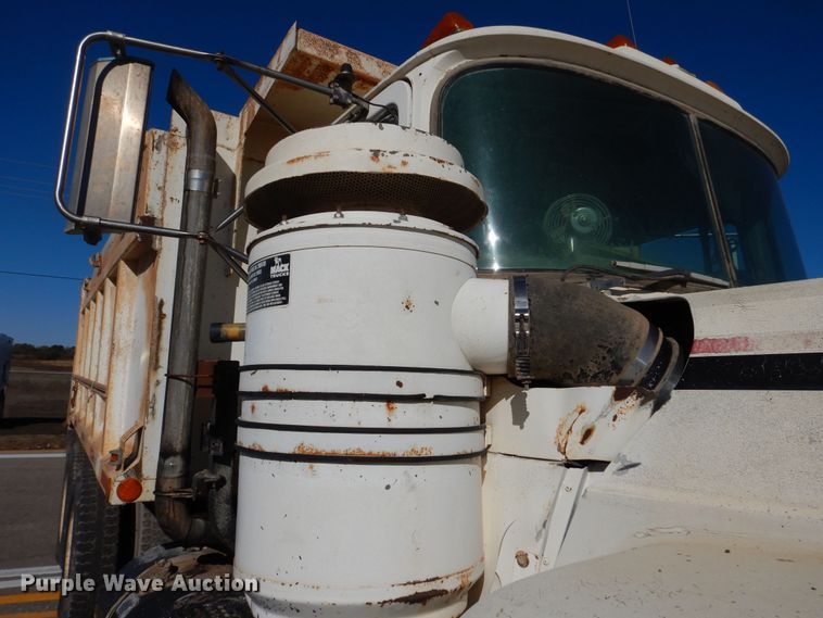 image for item DR5814 1988 Mack  dump truck