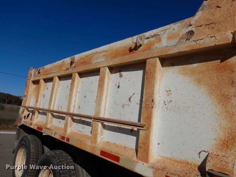 image for item DR5814 1988 Mack  dump truck