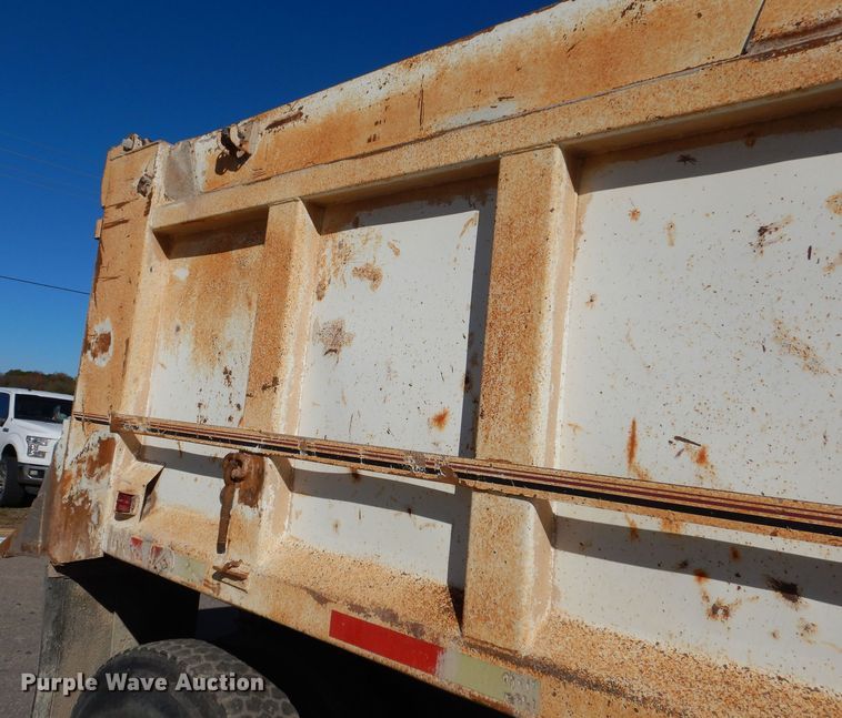 image for item DR5814 1988 Mack  dump truck