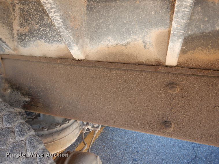 image for item DR5814 1988 Mack  dump truck