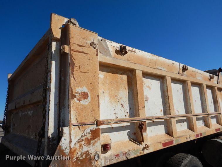 image for item DR5814 1988 Mack  dump truck