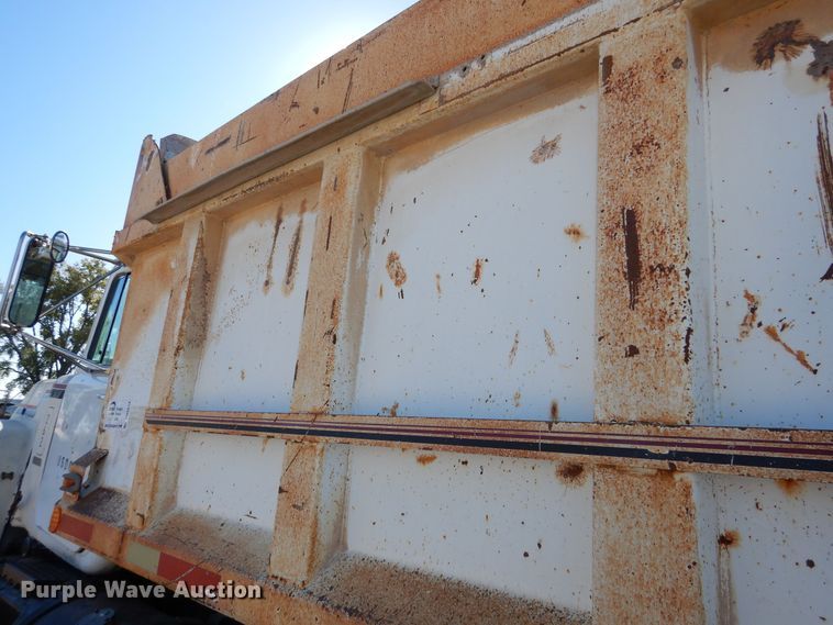 image for item DR5814 1988 Mack  dump truck