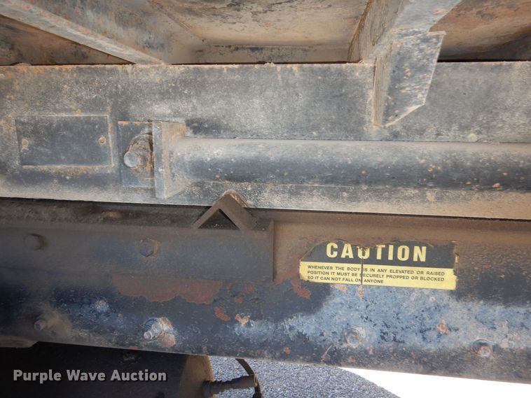 image for item DR5814 1988 Mack  dump truck