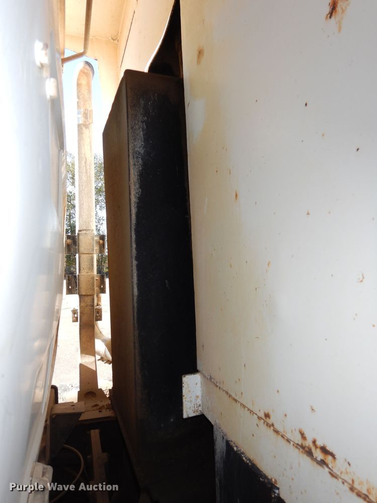 image for item DR5814 1988 Mack  dump truck