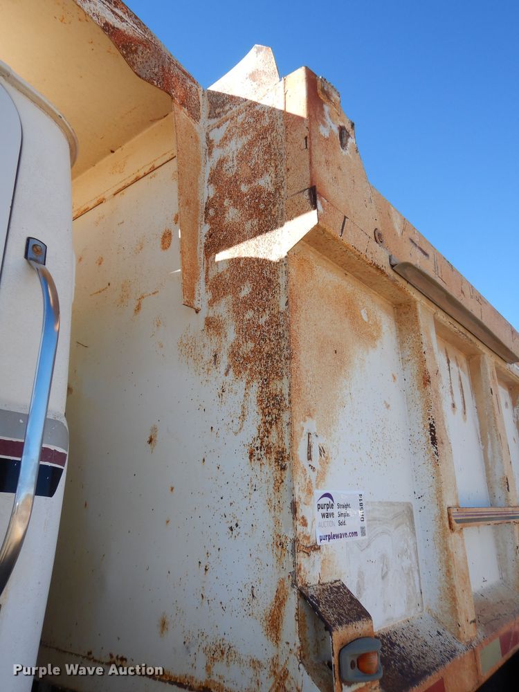 image for item DR5814 1988 Mack  dump truck