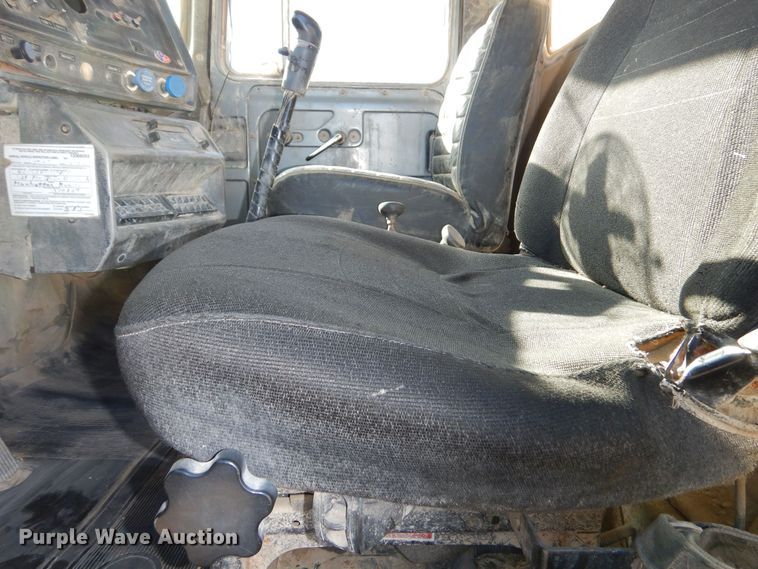 image for item DR5814 1988 Mack  dump truck