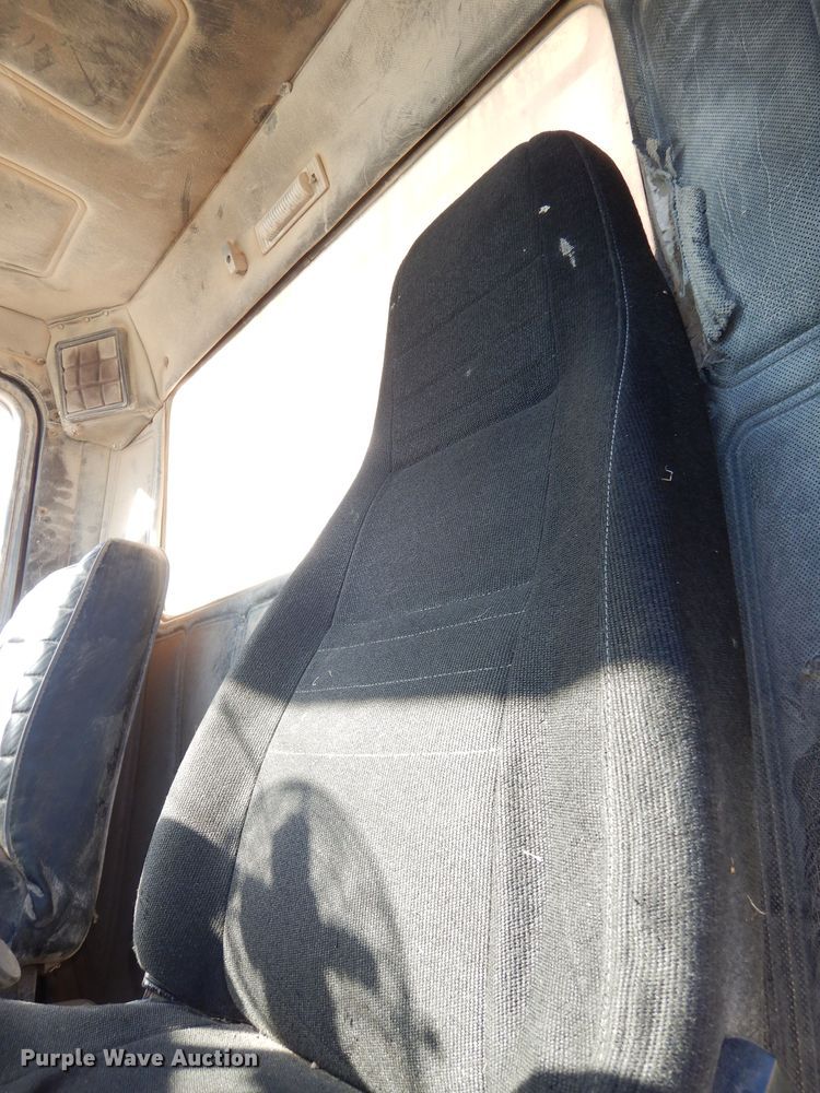 image for item DR5814 1988 Mack  dump truck