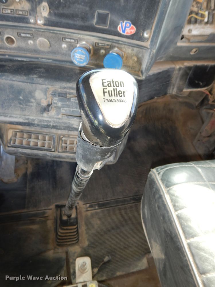 image for item DR5814 1988 Mack  dump truck