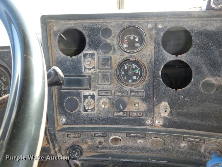 image for item DR5814 1988 Mack  dump truck