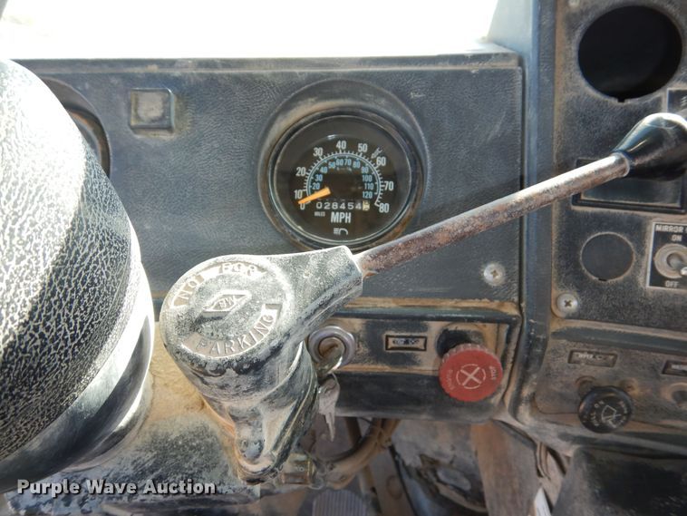 image for item DR5814 1988 Mack  dump truck