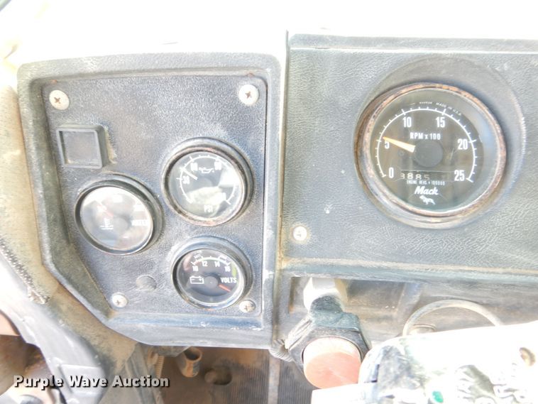 image for item DR5814 1988 Mack  dump truck