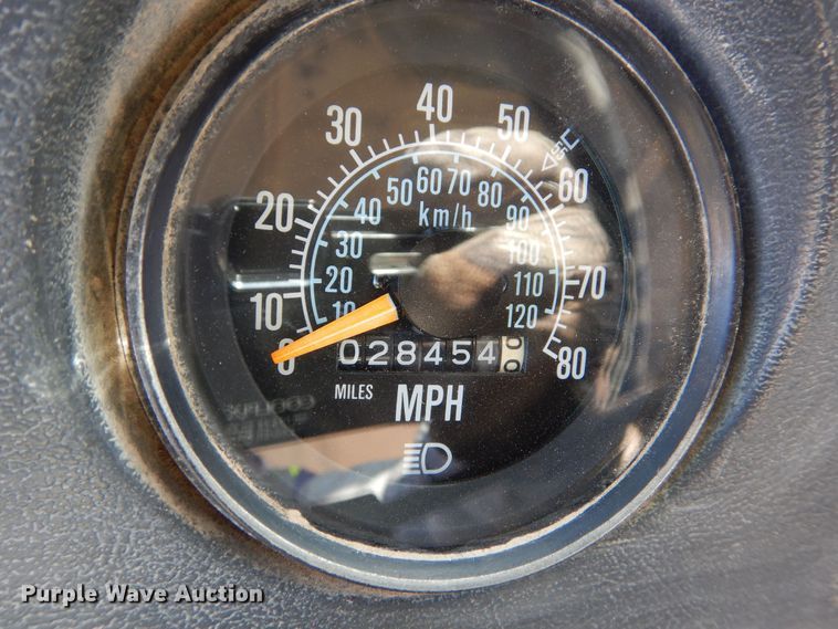 image for item DR5814 1988 Mack  dump truck