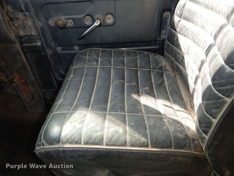 image for item DR5814 1988 Mack  dump truck