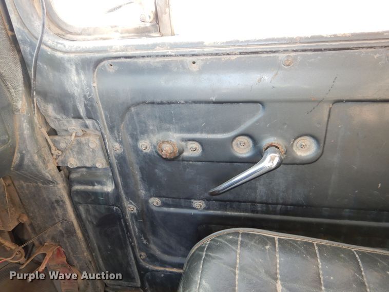 image for item DR5814 1988 Mack  dump truck