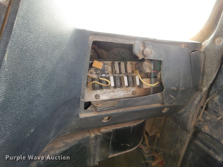 image for item DR5814 1988 Mack  dump truck