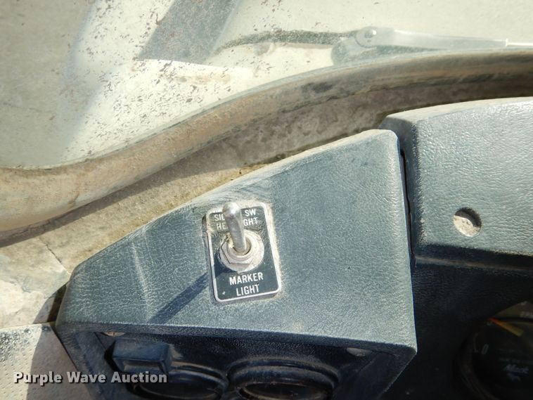 image for item DR5814 1988 Mack  dump truck