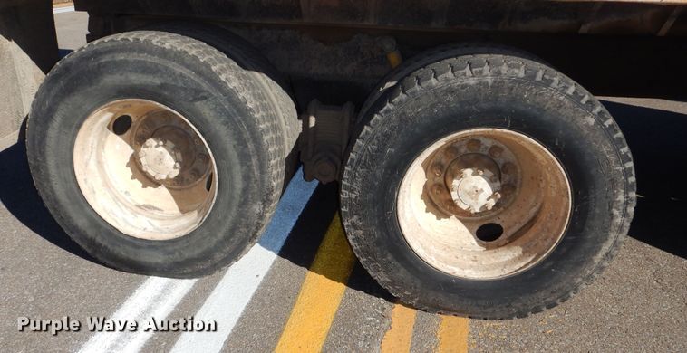 image for item DR5814 1988 Mack  dump truck