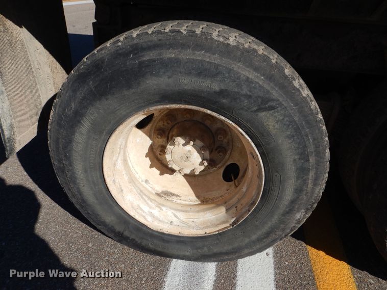 image for item DR5814 1988 Mack  dump truck