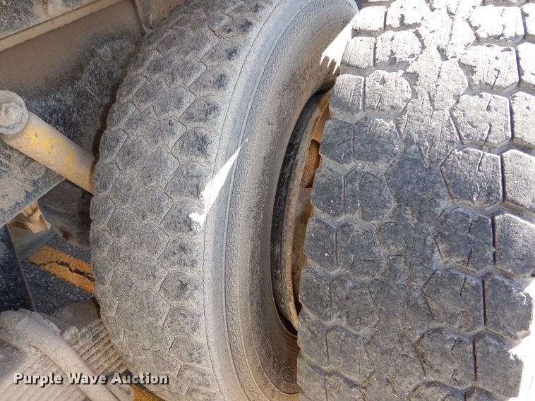 image for item DR5814 1988 Mack  dump truck