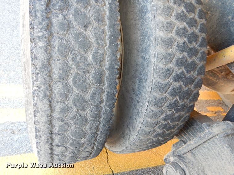 image for item DR5814 1988 Mack  dump truck