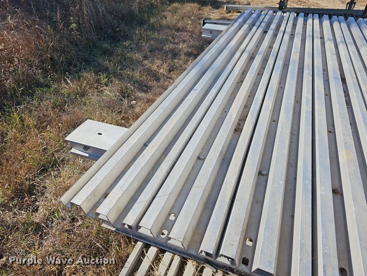 image for item DR5886 Trench box