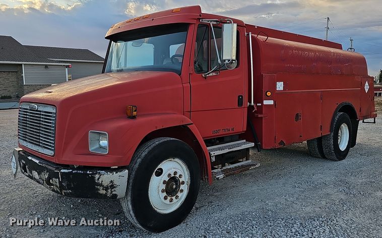 image for item DS5640 1999 Freightliner FL70  fuel truck